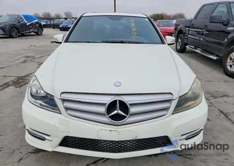 2012 Mercedes-Benz C 250 из США, поврежденный, VIN WDDGF4HB9CA609599